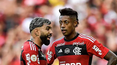 Gabigol e Bruno Henrique estão na reserva com Tite. Foto: Thiago Ribeiro/AGIF