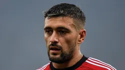 Arrascaeta em ação no clássico. Foto: Thiago Ribeiro/AGIF