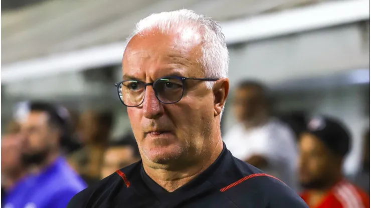 Dorival Junior técnico do São Paulo durante partida contra o Bragantino na Vila Belmiro pelo campeonato Brasileiro A 2023. Foto: Fernanda Luz/AGIF