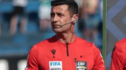 O arbitro Braulio da Silva Machado durante partida pelo campeonato Brasileiro A 2023. Foto: Robson Mafra/AGIF