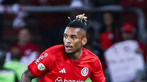 Foto: Maxi Franzoi/AGIF - Dalbert sai machucado de novo