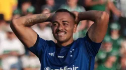 Papagaio jogador do Cruzeiro lamenta durante partida contra o Coritiba no estadio Durival de Britto pelo campeonato Brasileiro A 2023. Robson Mafra/AGIF