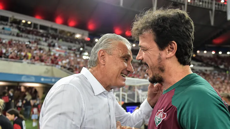 Tite, do Fla, e Diniz, do Flu, se cumprimentam antes da bola rolar. Foto: Thiago Ribeiro/AGIF