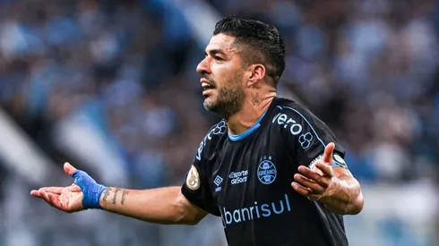 Luis Suarez jogador do Gremio reclama com a arbitragem durante partida contra o Bahia no estadio Arena do Gremio pelo campeonato Brasileiro A 2023. Maxi Franzoi/AGIF