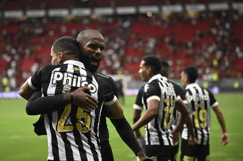 DF – BRASILIA – 01/11/2023 – BRASILEIRO A 2023, FLAMENGO X SANTOS – Messias jogador do Santos comemora vitoria ao final da partida contra o Flamengo no estadio Mane Garrincha pelo campeonato Brasileiro A 2023. Foto: Mateus Bonomi/AGIF