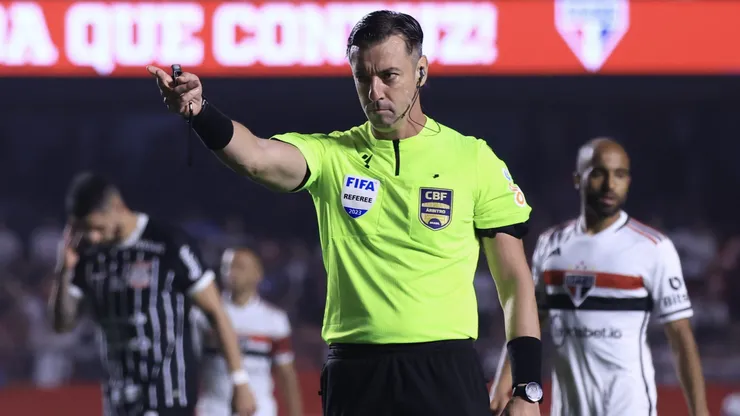 Foto: Marcello Zambrana/AGIF - Claus apareceu no Sâo Paulo antes do San-São
