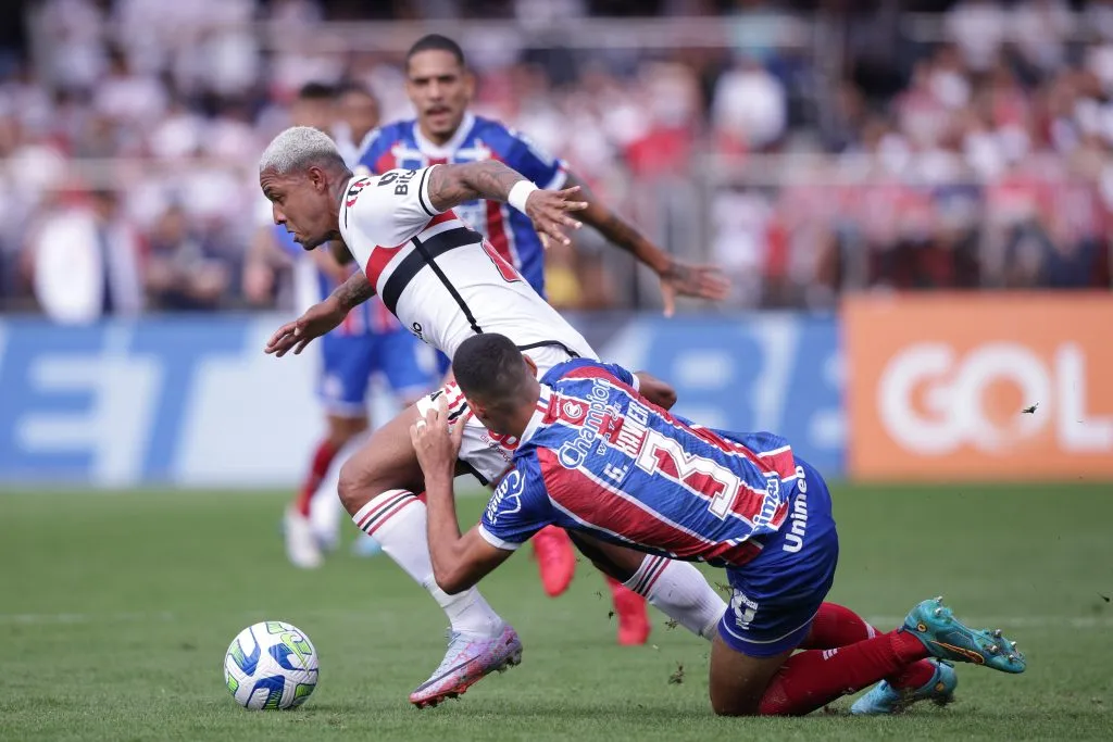 Zagueiro Gabriel Xavier em jogo contra o São Paulo no Campeonato Brasileiro. Foto: Ettore Chiereguini/AGIF