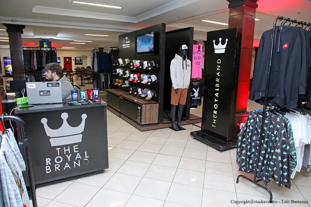 Loja de aartigos de poker (Foto: Luis Bertazini/BSOP)