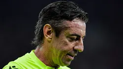 Foto: Thiago Ribeiro/AGIF - O árbitro Raphael Claus em partida válida pela Copa do Brasil