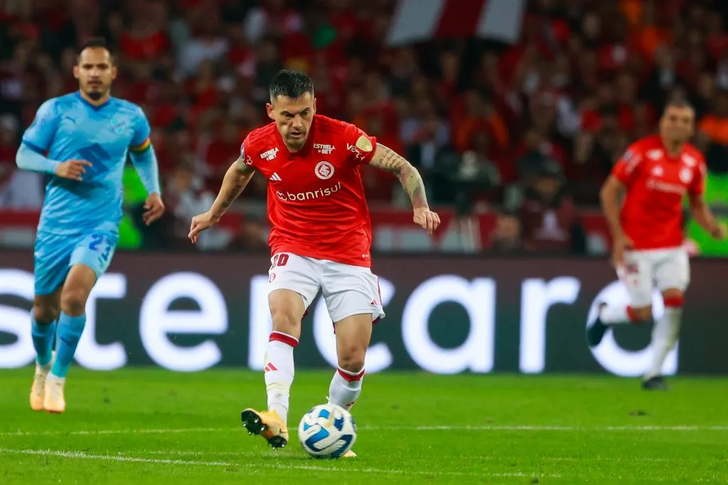 Foto: Luiz Erbes/AGIF – Charles Aránguiz está de volta no Internacional