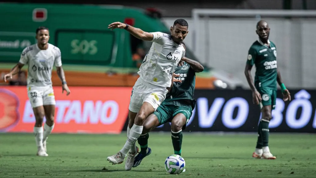 Jogador do Santos durante partida contra o Goiás