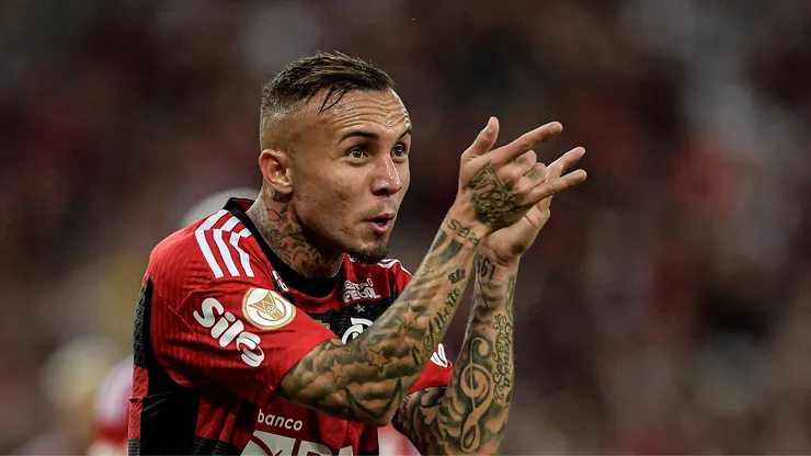 Cebolinha, do Flamengo, comemora gol diante do Grêmio. Foto: Thiago Ribeiro/AGIF