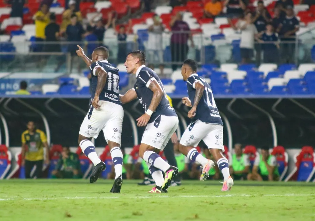 Muriqui jogador do Remo comemora seu gol durante partida contra o Volta Redonda -Foto: Fernando Torres/AGIF