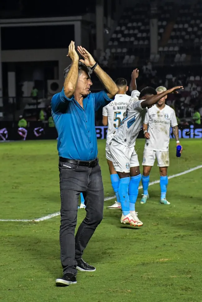Renato Gaúcho, técnico do Grêmio, durante partida contra o Botafogo no estádio São Januário pelo campeonato Brasileiro A 2023. Foto: Thiago Ribeiro/AGIF