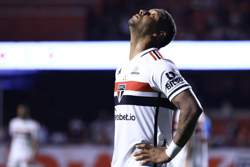 SP – SAO PAULO – 02/11/2023 – BRASILEIRO A 2023, SAO PAULO X CRUZEIRO – David jogador do Sao Paulo lamenta durante partida contra o Cruzeiro no estadio Morumbi pelo campeonato Brasileiro A 2023. Foto: Marcello Zambrana/AGIF