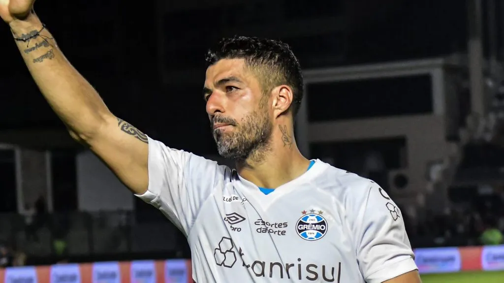 Luis Suárez jogador do Grêmio comemora vitória Foto: Thiago Ribeiro/AGIF