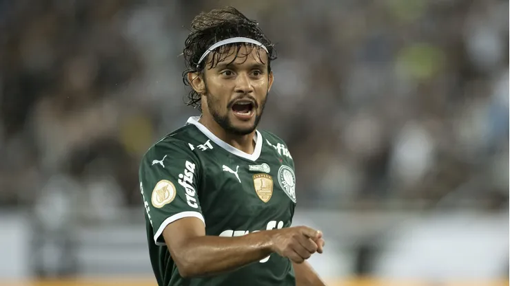 Meio-campista pode acertar com um "rival" do Palmeiras - Foto: Jorge Rodrigues/AGIF.