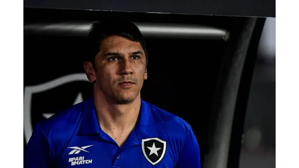 Foto: Thiago Ribeiro/AGIF – Lúcio Flávio está pressionado no Botafogo