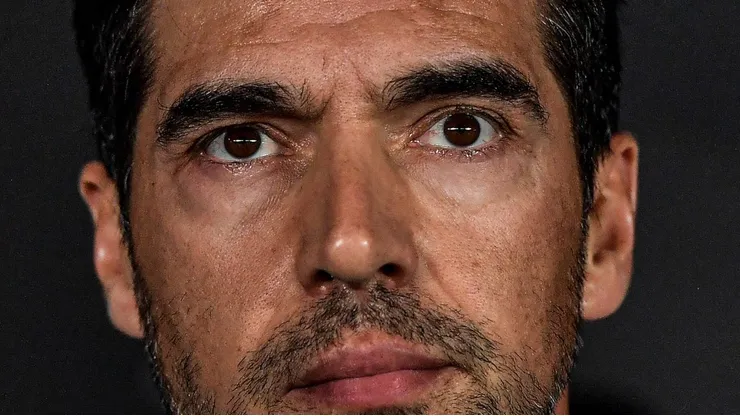 RJ - RIO DE JANEIRO - 01/11/2023 - BRASILEIRO A 2023, BOTAFOGO X PALMEIRAS - Abel Ferreira tecnico do Palmeiras durante partida contra o Botafogo no estadio Engenhao pelo campeonato Brasileiro A 2023. Foto: Thiago Ribeiro/AGIF