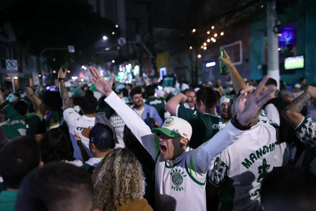 SP – SAO PAULO – 09/08/2023 – LIBERTADORES 2023, PALMEIRAS X ATLETICO-MG – Torcida do Palmeiras durante partida contra Atletico-MG no entorno do estadio Arena Allianz Parque pelo campeonato Libertadores 2023. Foto: Ettore Chiereguini/AGIF