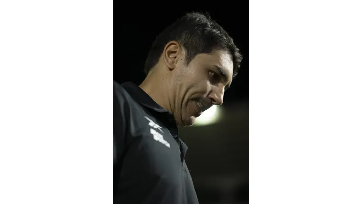 RJ - RIO DE JANEIRO - 09/11/2023 - BRASILEIRO A 2023, BOTAFOGO X GREMIO - Lucio Flavio tecnico do Botafogo durante partida contra o Gremio no estadio Sao Januario pelo campeonato Brasileiro A 2023. Foto: Jorge Rodrigues/AGIF