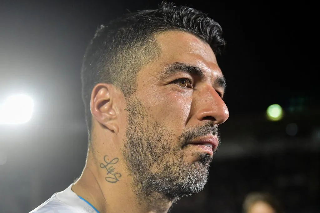 Foto: Thiago Ribeiro/AGIF – Suárez marcou três gols em virada épica do Grêmio contra o Botafogo