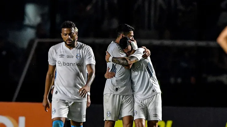 Foto: Thiago Ribeiro/AGIF - Suárez comemora gol do Grêmio, contra o Botafogo
