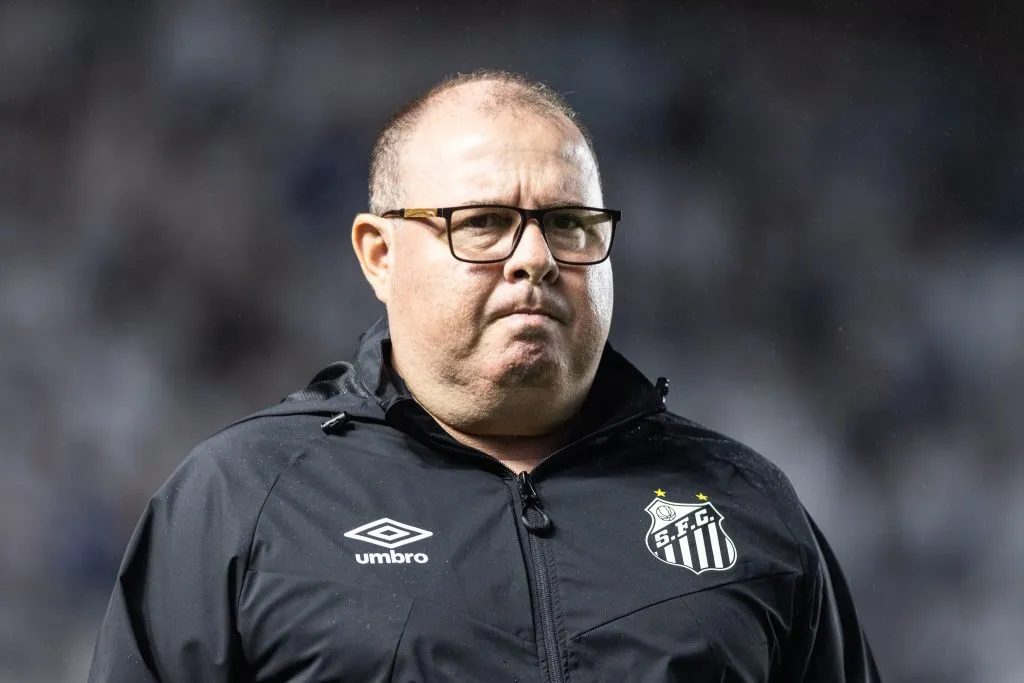 Marcelo Fernandes técnico do Santos durante partida pelo Brasileiro. Foto: Abner Dourado/AGIF