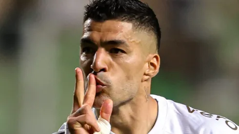 Foto: Gilson Lobo/AGIF - Suárez em partida do Grêmio pelo Campeonato Brasileiro