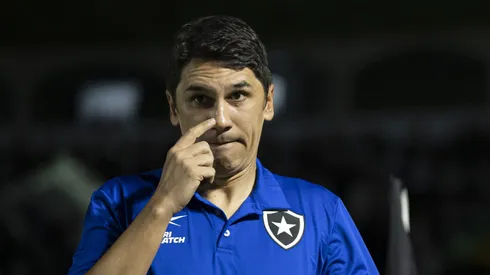 Lucio Flavio tecnico do Botafogo durante partida contra o Vasco no estadio Sao Januario pelo campeonato Brasileiro A 2023. Jorge Rodrigues/AGIF