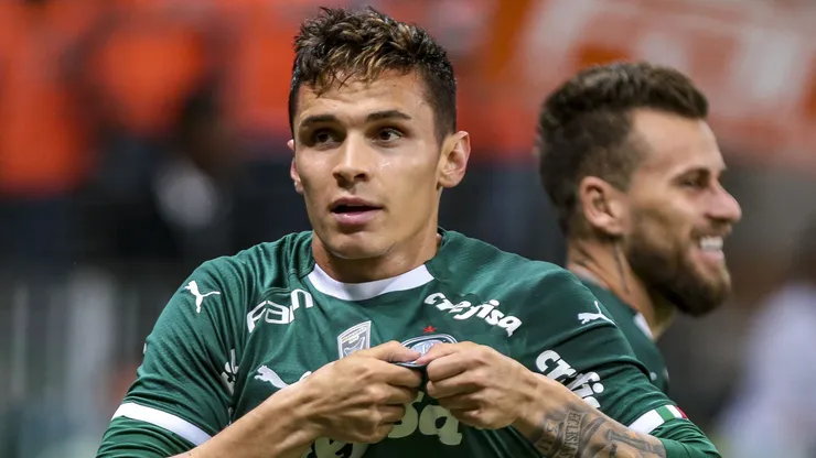 Rafael Veiga do Palmeiras comemora seu gol durante partida contra o Ponte Preta no estadio Arena Allianz Parque pelo campeonato Paulista 2019. Ale Cabral/AGIF