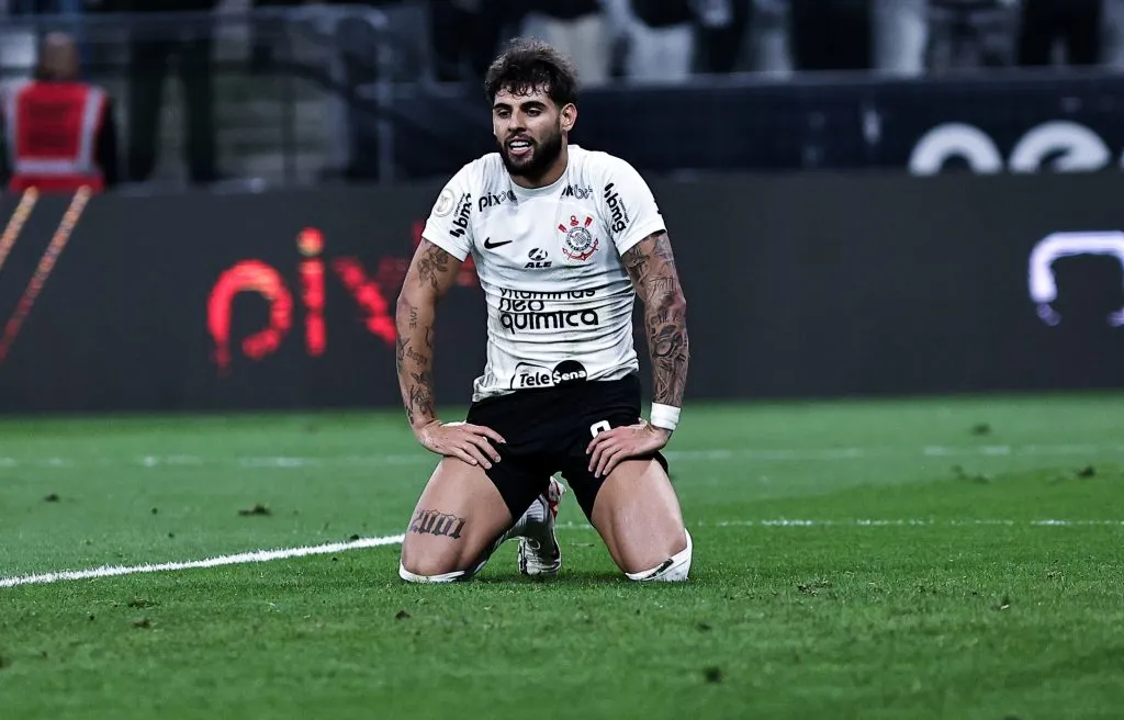 Yuri Alberto lamenta gol perdido em jogo do Timão. Neto gostaria de dar conselho para o centroavante – Foto: Fabio Giannelli/AGIF