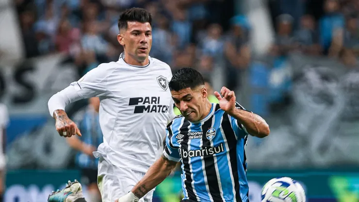 Luis Suarez jogador do Gremio durante partida contra o Botafogo no estadio Arena do Gremio pelo campeonato Brasileiro A 2023. Maxi Franzoi/AGIF