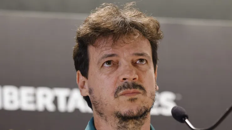 Fernando Diniz técnico do Fluminense durante coletiva de imprensa