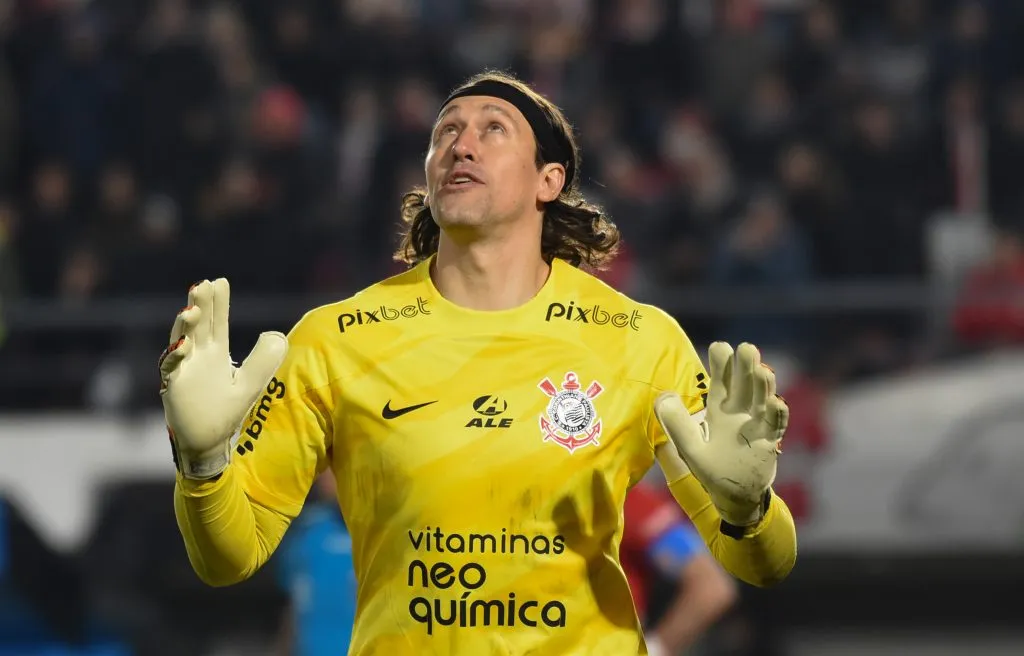 ARGENTINA – 29/08/2023 – COPA SUL-AMERICANA 2023, ESTUDIANTES X CORINTHIANS – O goleiro Cassio goleiro do Corinthians comemora vitoria por penaltis  em decisao durante partida contra o Estudiantes no estadio Jorge Luis Hirschi pelo campeonato Copa Sul-Americana 2023.  Foto: Fotobairesarg/AGIF