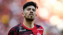 Rossi goleiro do Flamengo durante aquecimento