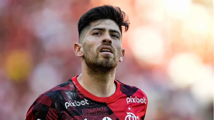 Rossi goleiro do Flamengo durante aquecimento