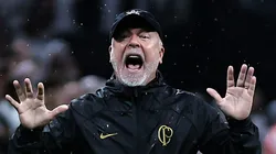 Mano Menezes tecnico do Corinthians durante partida contra o Santos no estadio Arena Corinthians pelo campeonato Brasileiro A 2023. Fabio Giannelli/AGIF