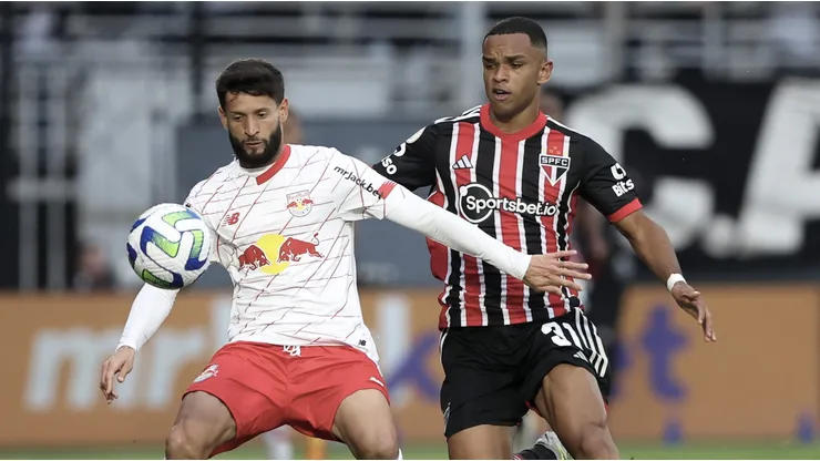 Bragantino e São Paulo durante partida no estadio Nabi Abi Chedid pelo campeonato Brasileiro. Marcello Zambrana/AGIF