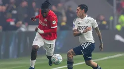 PSV e Ajax em clássico pelo Campeonato Holândes. Foto: Hans van der Valk/BSR Agency/Getty Images.