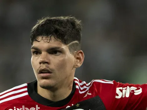 Ayrton Lucas vai chegar a marca de 100 jogos pelo Flamengo contra o Palmeiras