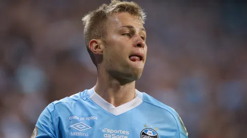 Ronald jogador do Grêmio deixa o campo após partida contra o Atlético-MG na Arena do Grêmio pelo campeonato Brasileiro A 2023. Foto: Pedro H. Tesch/AGIF