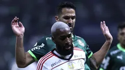 Luan jogador do Palmeiras disputa lance com Gerson jogador do Flamengo durante partida no estadio Arena Allianz Parque pelo campeonato Brasileiro A 2023. Marcello Zambrana/AGIF