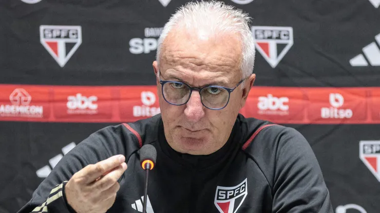 Dorival Junior técnico do São Paulo durante entrevista coletiva após a partida contra o Athletico-PR na Arena da Baixada pelo campeonato Brasileiro A 2023. Foto: Robson Mafra/AGIF