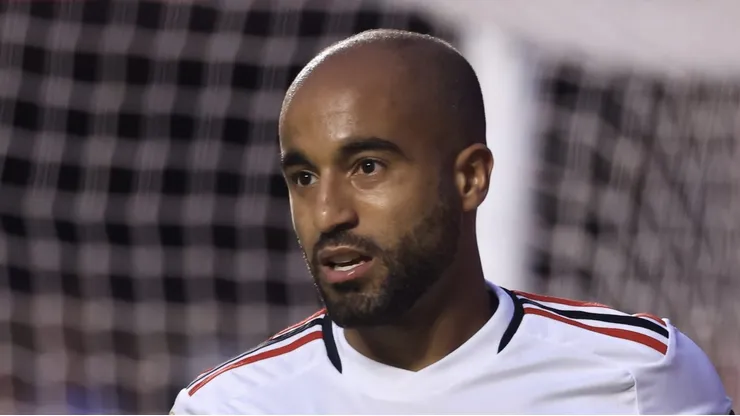 Lucas Moura em jogo pelo São Paulo. Foto: Marcello Zambrana/AGIF