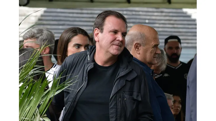 Eduardo Paes em São Januário para velório de Dinamite. Foto: Thiago Ribeiro/AGIF