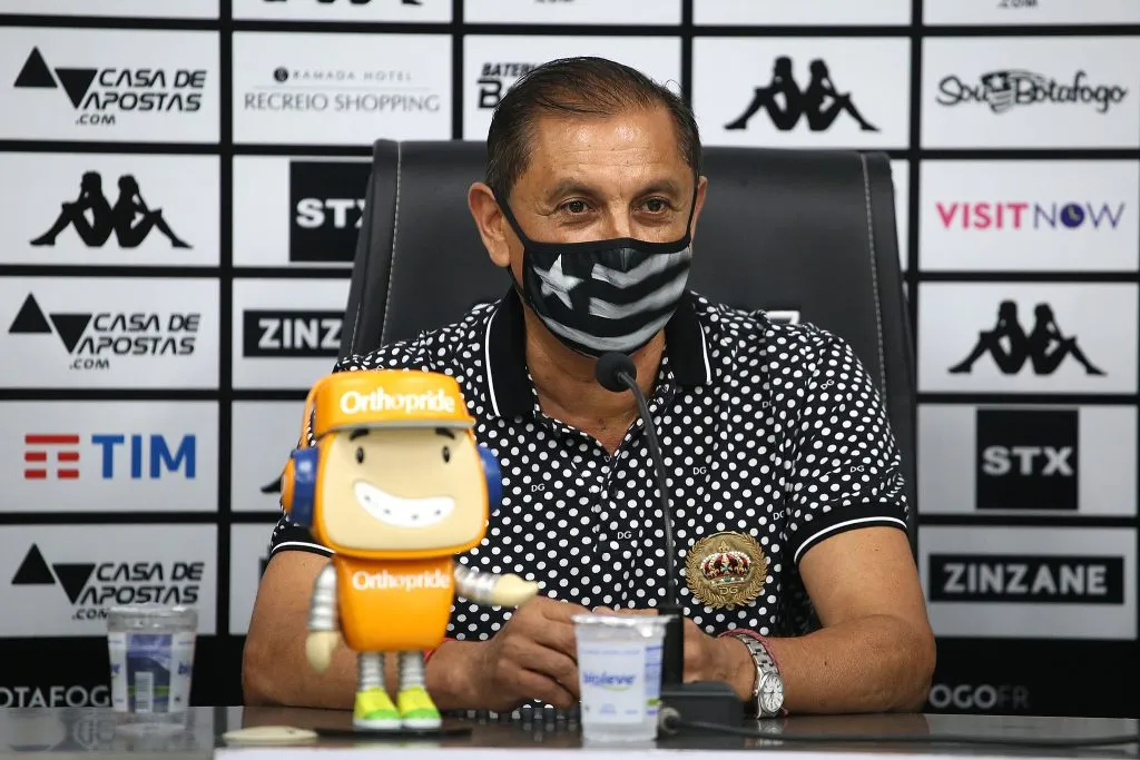 Ramón Díaz em sua apresentação no Bota em 2020, problemas de saúde impossibilitaram seu trabalho no Glorioso – Foto: Gabriel Baron/Botafogo.