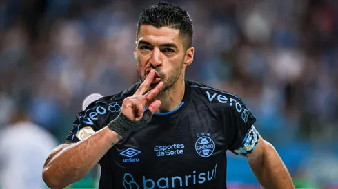 Luis Suarez jogador do Gremio comemora seu gol durante partida contra o Bahia no estadio Arena do Gremio pelo campeonato Brasileiro A 2023. Foto: Maxi Franzoi/AGIF