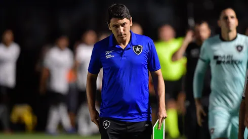 Lucio Flávio técnico do Botafogo durante partida contra o Vasco no estádio São Januário pelo campeonato Brasileiro A 2023. Foto: Thiago Ribeiro/AGIF