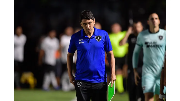Lucio Flávio técnico do Botafogo durante partida contra o Vasco no estádio São Januário pelo campeonato Brasileiro A 2023. Foto: Thiago Ribeiro/AGIF